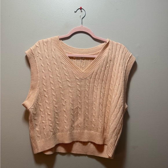 Society 212 Sweaters - Cable Knit Sleeveless Sweater Vest